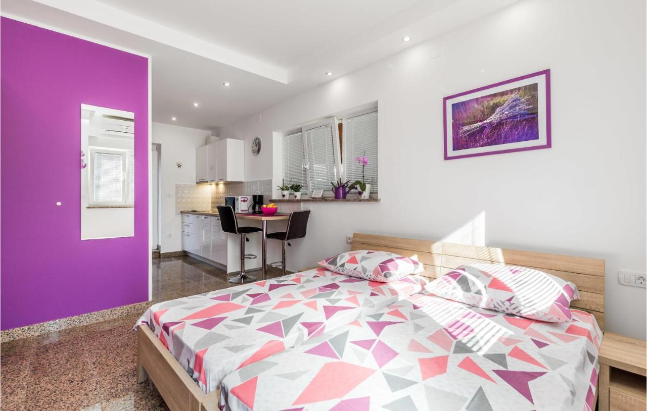 Nice Apartment In Rukavac With Kitchen エクステリア 写真