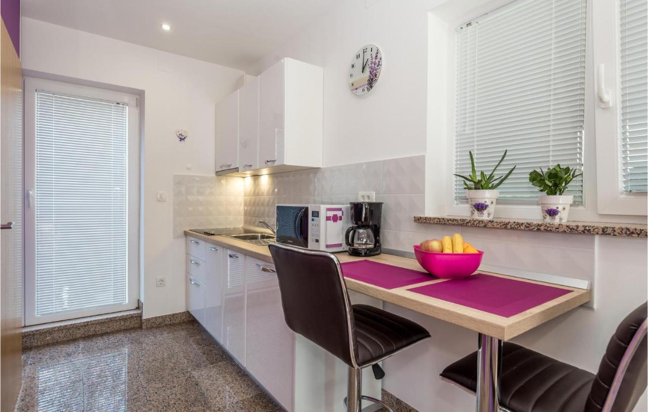 Nice Apartment In Rukavac With Kitchen エクステリア 写真