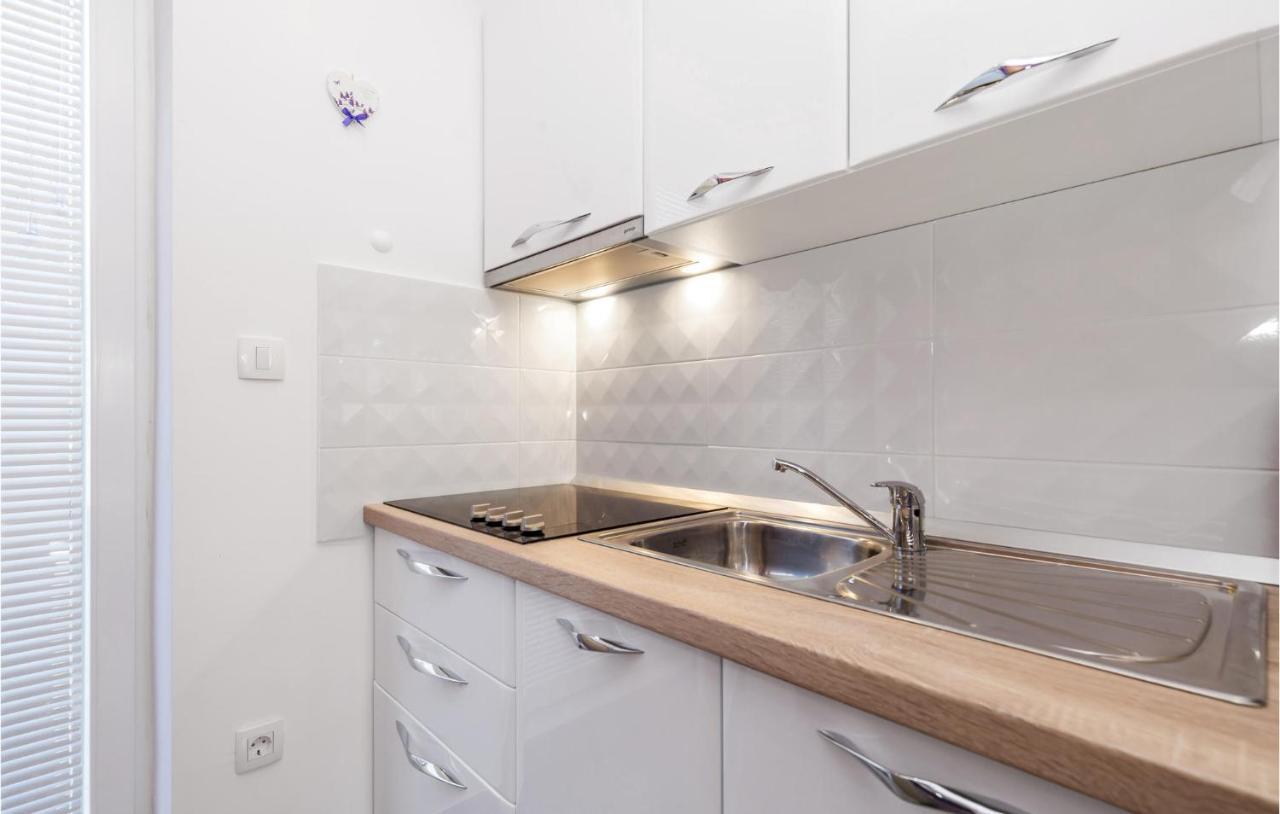 Nice Apartment In Rukavac With Kitchen エクステリア 写真