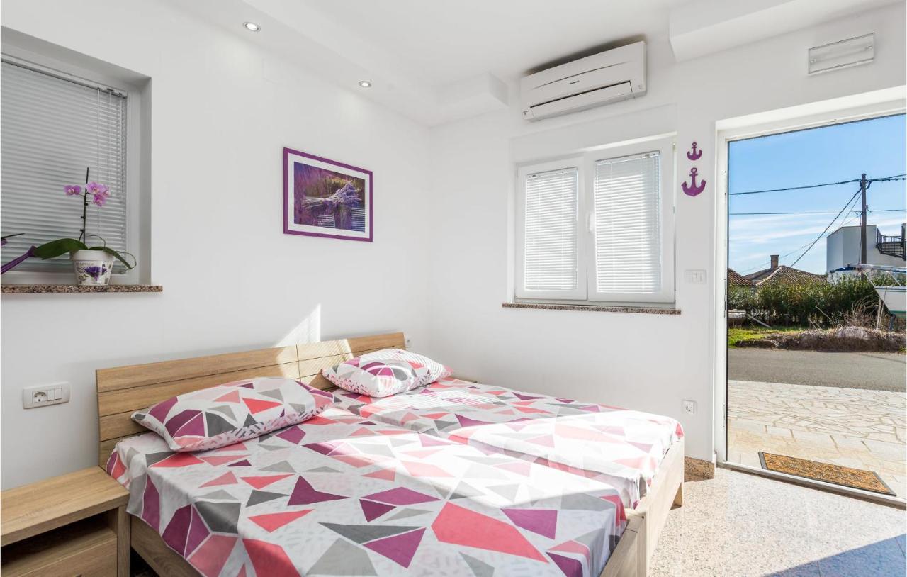 Nice Apartment In Rukavac With Kitchen エクステリア 写真