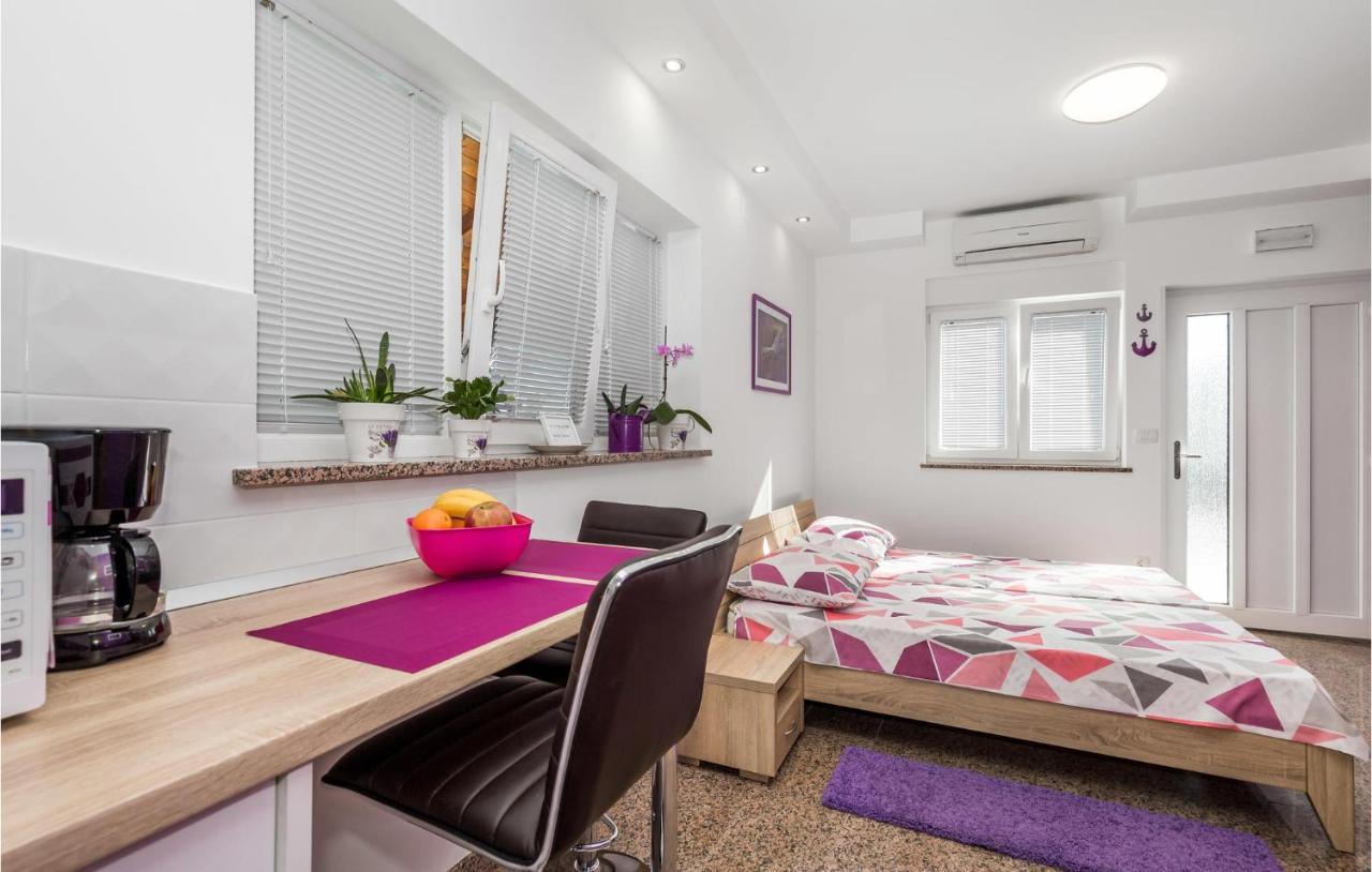 Nice Apartment In Rukavac With Kitchen エクステリア 写真